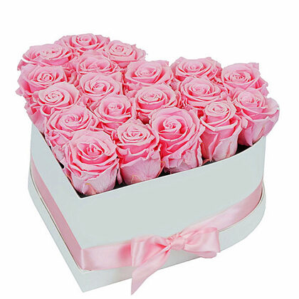 Ziedu kaste sirds formā. 19 rozes izvēlētajā krāsā. Diametrs 20 cm. 60,-e