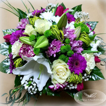 Lēzenais ziedu pušķis. Diametrs 45 cm. 70,-e