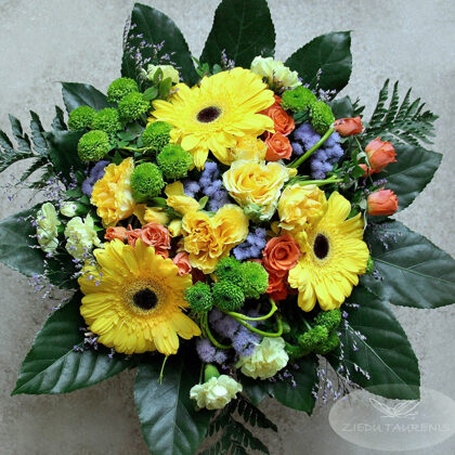 Lēzenais ziedu pušķis. Diametrs 35 cm. 50,-e