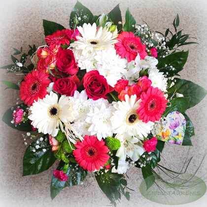 Lēzenais ziedu pušķis. Diametrs 40 cm. 60,-e