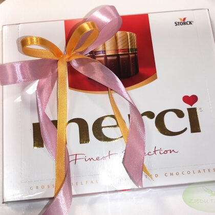 Izdekoratas šokolādes konfektes Merci. 250 gr. 10,-e