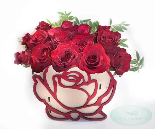 15 rozes koka grozā ar auklas rokturi. H 27cm. 50,-e